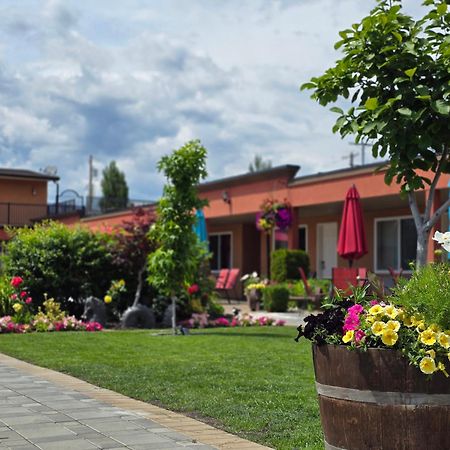 Sahara Courtyard Inn & Suites Osoyoos Εξωτερικό φωτογραφία