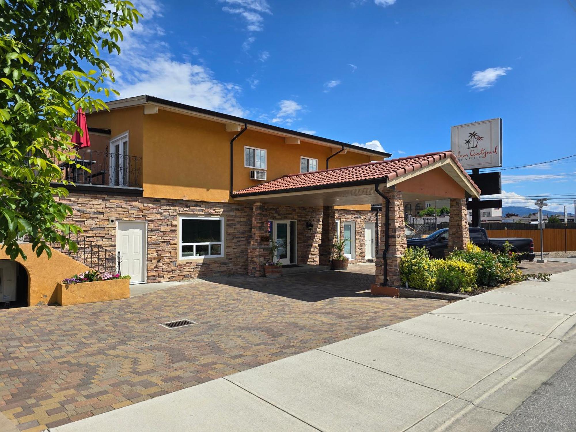 Sahara Courtyard Inn & Suites Osoyoos Εξωτερικό φωτογραφία