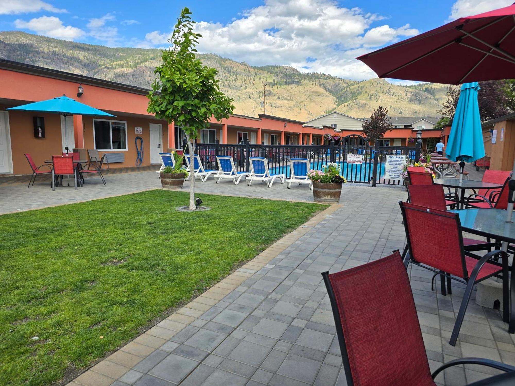 Sahara Courtyard Inn & Suites Osoyoos Εξωτερικό φωτογραφία