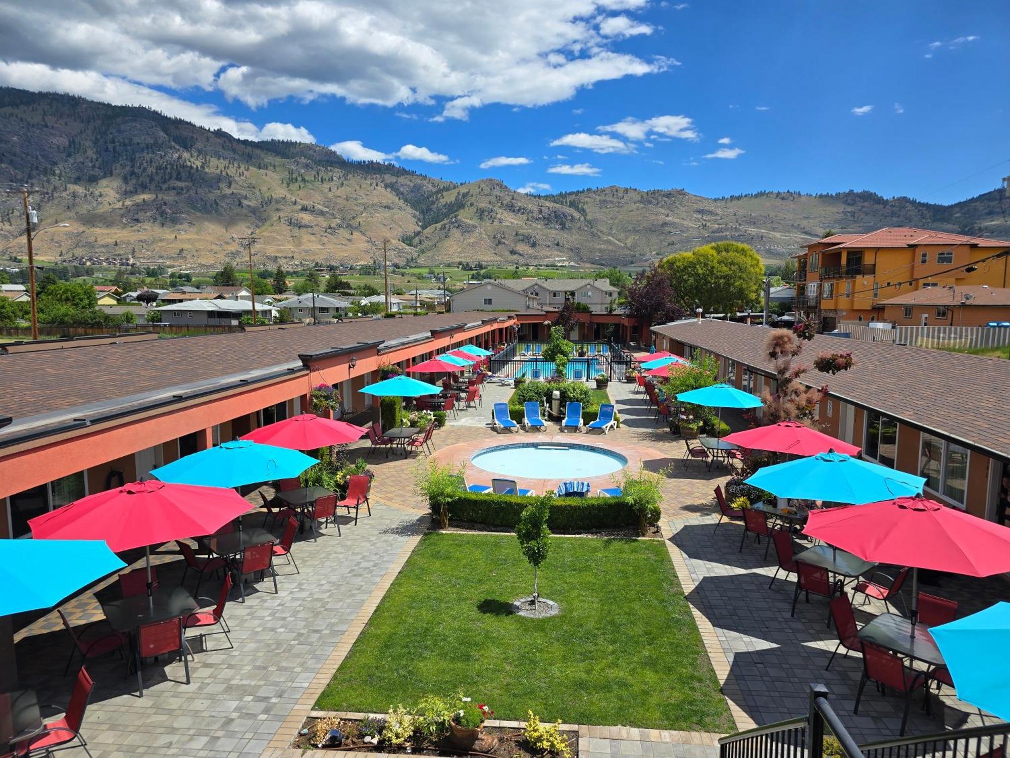 Sahara Courtyard Inn & Suites Osoyoos Εξωτερικό φωτογραφία