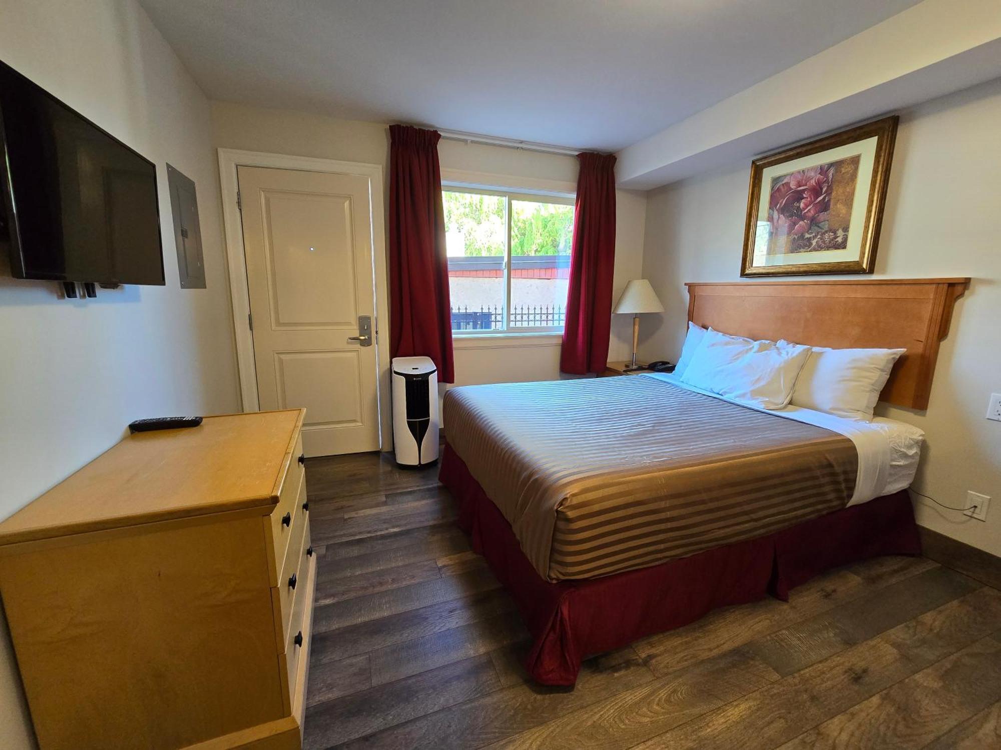 Sahara Courtyard Inn & Suites Osoyoos Εξωτερικό φωτογραφία