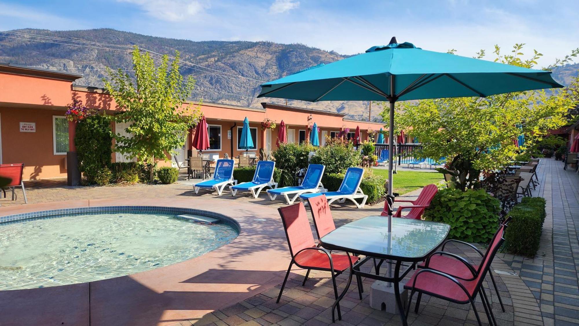 Sahara Courtyard Inn & Suites Osoyoos Εξωτερικό φωτογραφία