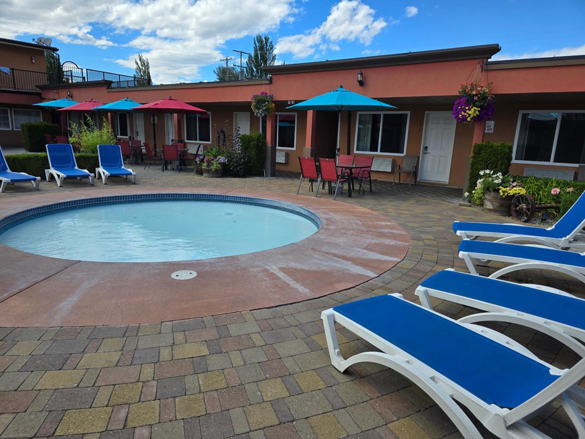 Sahara Courtyard Inn & Suites Osoyoos Εξωτερικό φωτογραφία