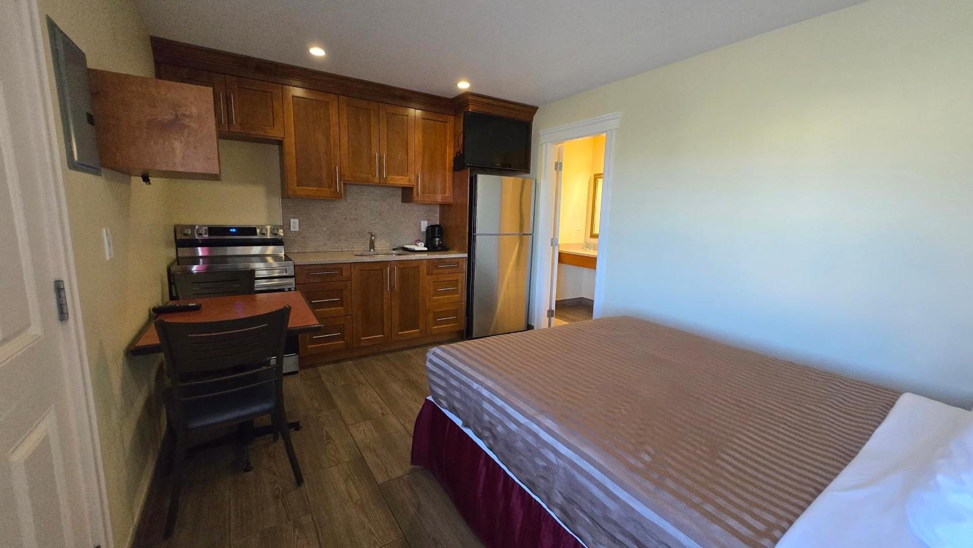 Sahara Courtyard Inn & Suites Osoyoos Εξωτερικό φωτογραφία