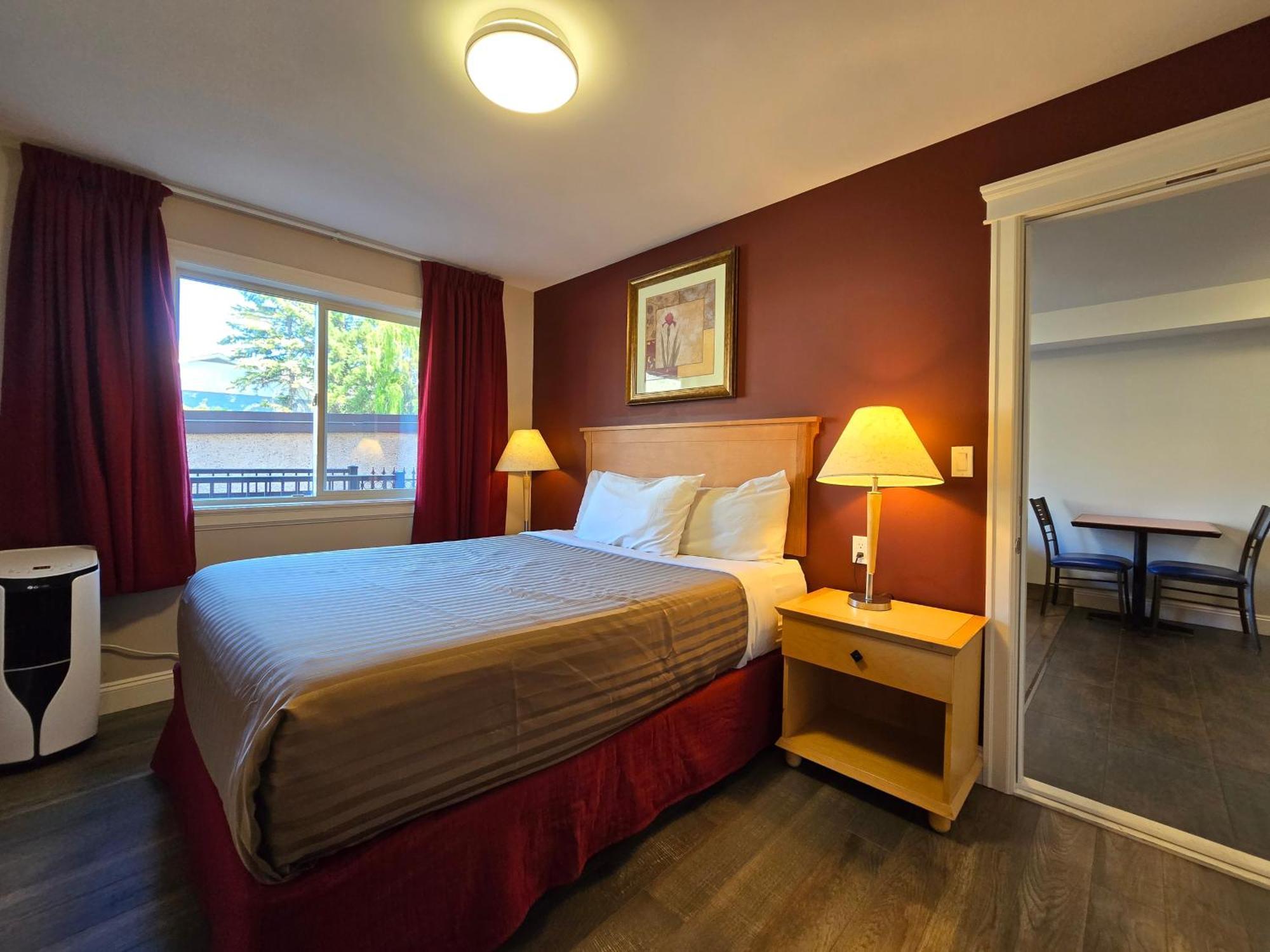Sahara Courtyard Inn & Suites Osoyoos Εξωτερικό φωτογραφία