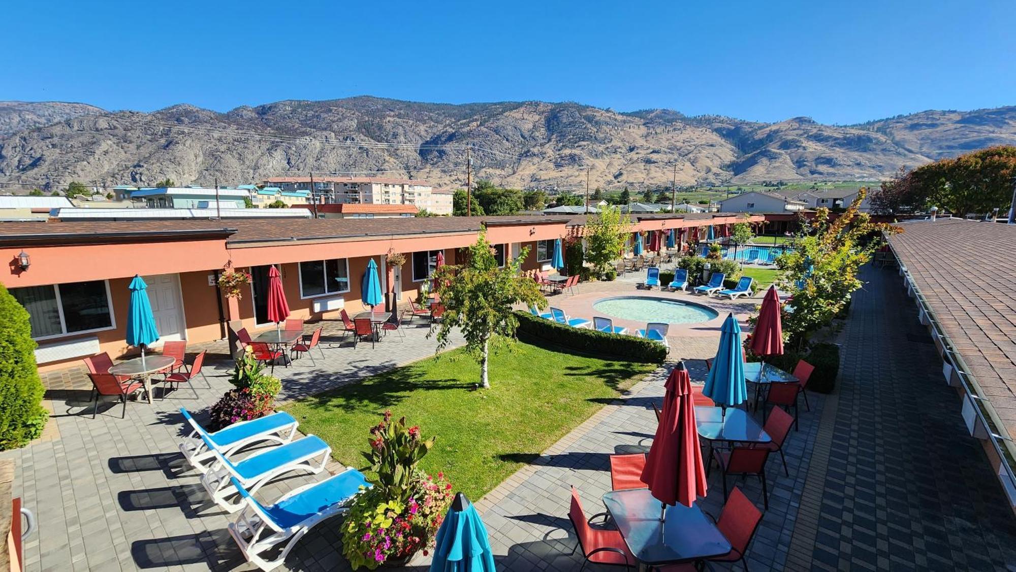 Sahara Courtyard Inn & Suites Osoyoos Εξωτερικό φωτογραφία
