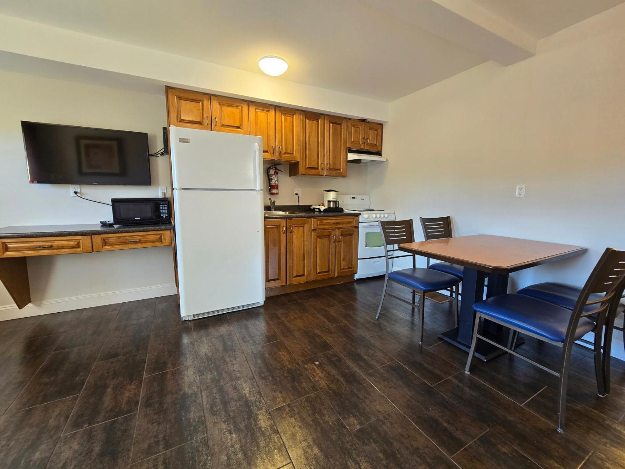 Sahara Courtyard Inn & Suites Osoyoos Εξωτερικό φωτογραφία