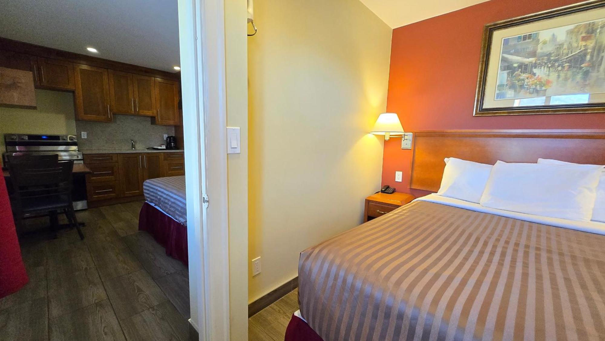 Sahara Courtyard Inn & Suites Osoyoos Εξωτερικό φωτογραφία