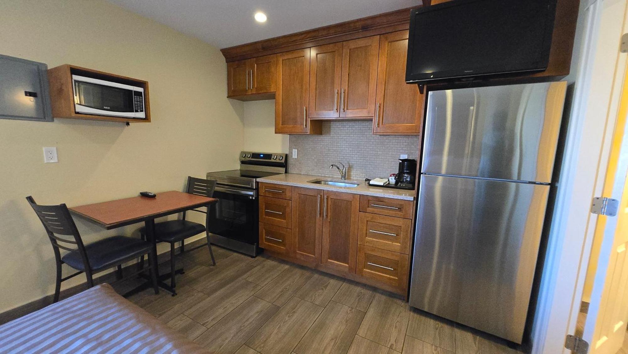 Sahara Courtyard Inn & Suites Osoyoos Εξωτερικό φωτογραφία