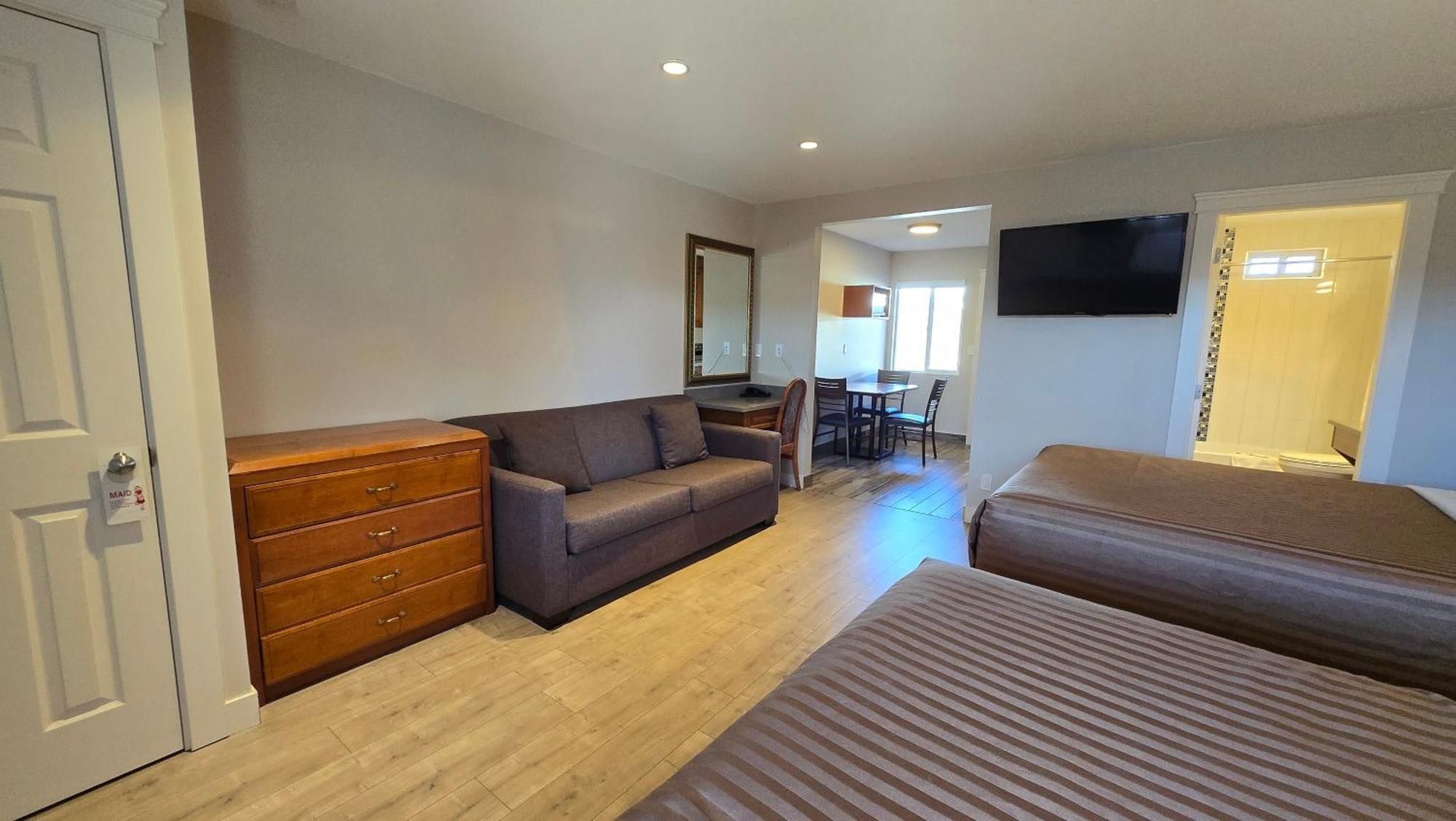 Sahara Courtyard Inn & Suites Osoyoos Εξωτερικό φωτογραφία