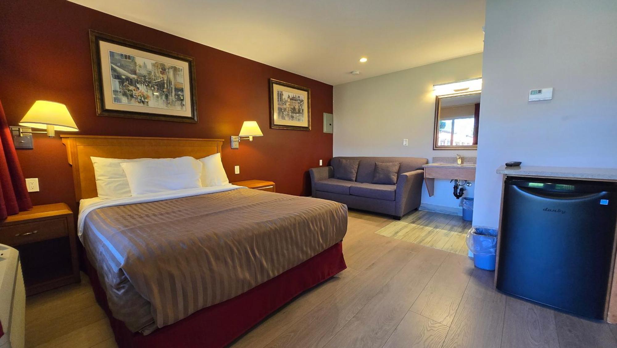 Sahara Courtyard Inn & Suites Osoyoos Εξωτερικό φωτογραφία