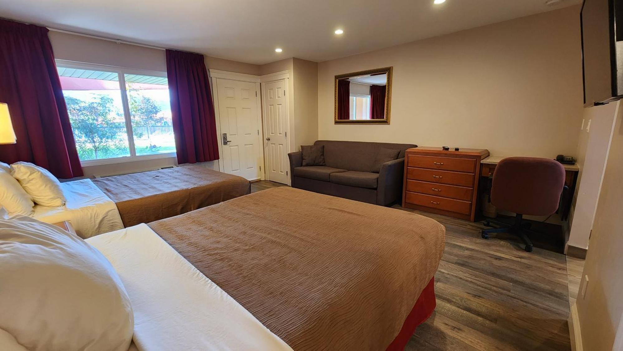 Sahara Courtyard Inn & Suites Osoyoos Εξωτερικό φωτογραφία