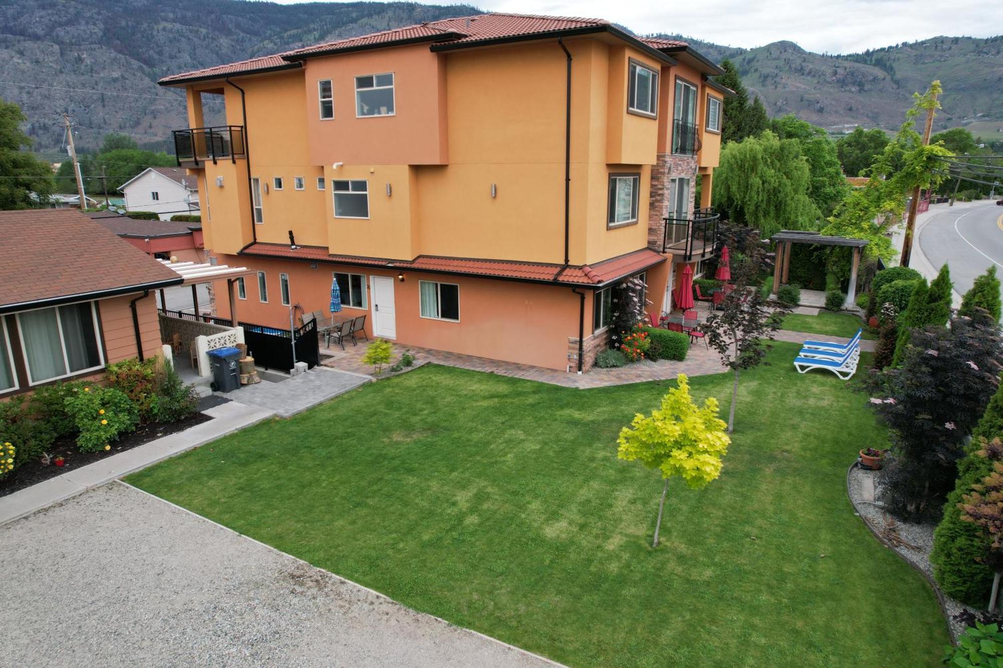Sahara Courtyard Inn & Suites Osoyoos Εξωτερικό φωτογραφία