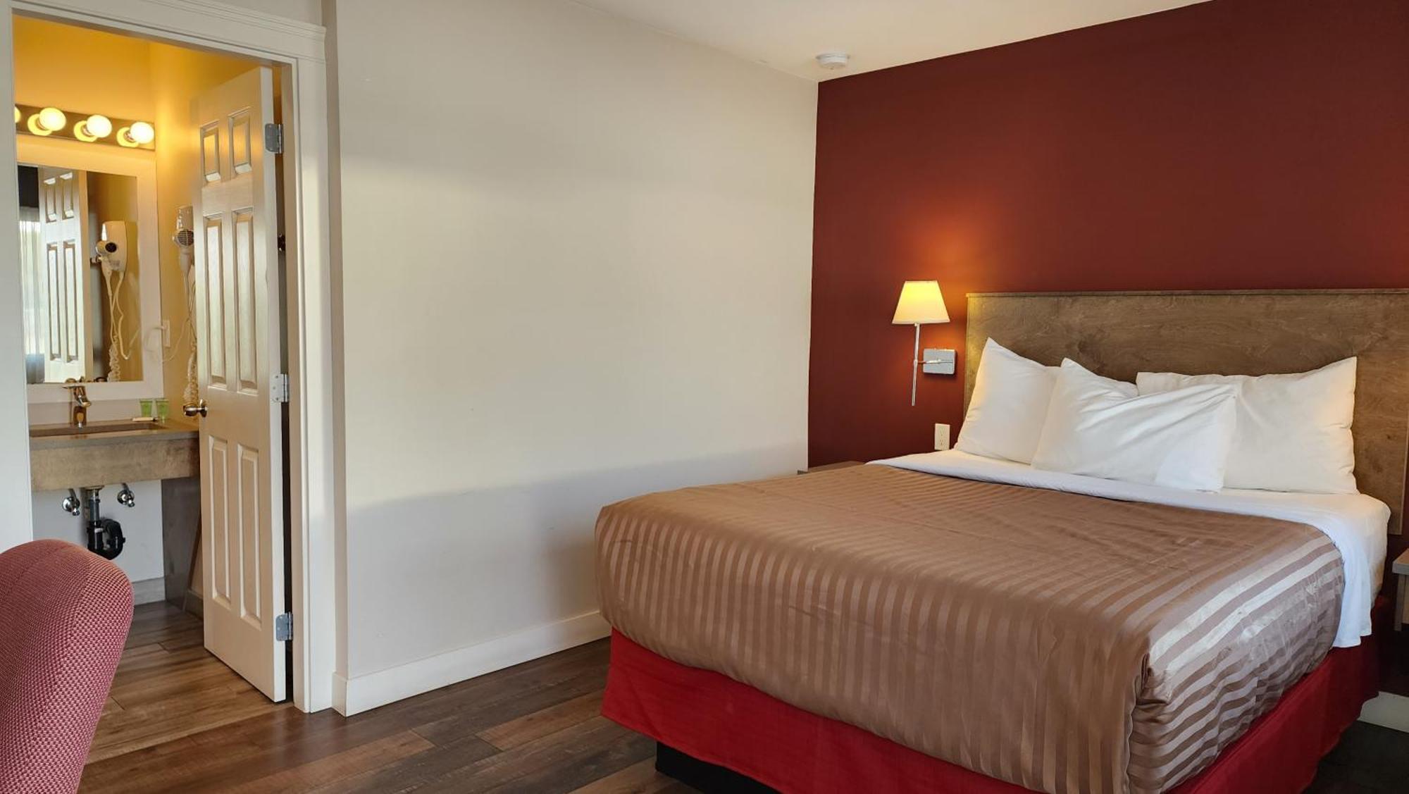 Sahara Courtyard Inn & Suites Osoyoos Εξωτερικό φωτογραφία