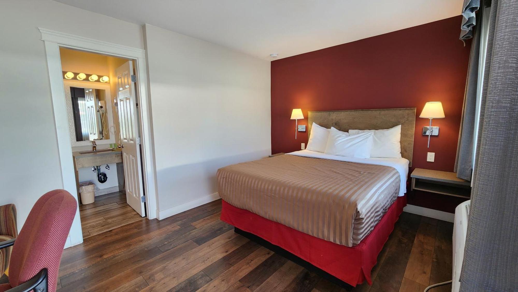 Sahara Courtyard Inn & Suites Osoyoos Εξωτερικό φωτογραφία