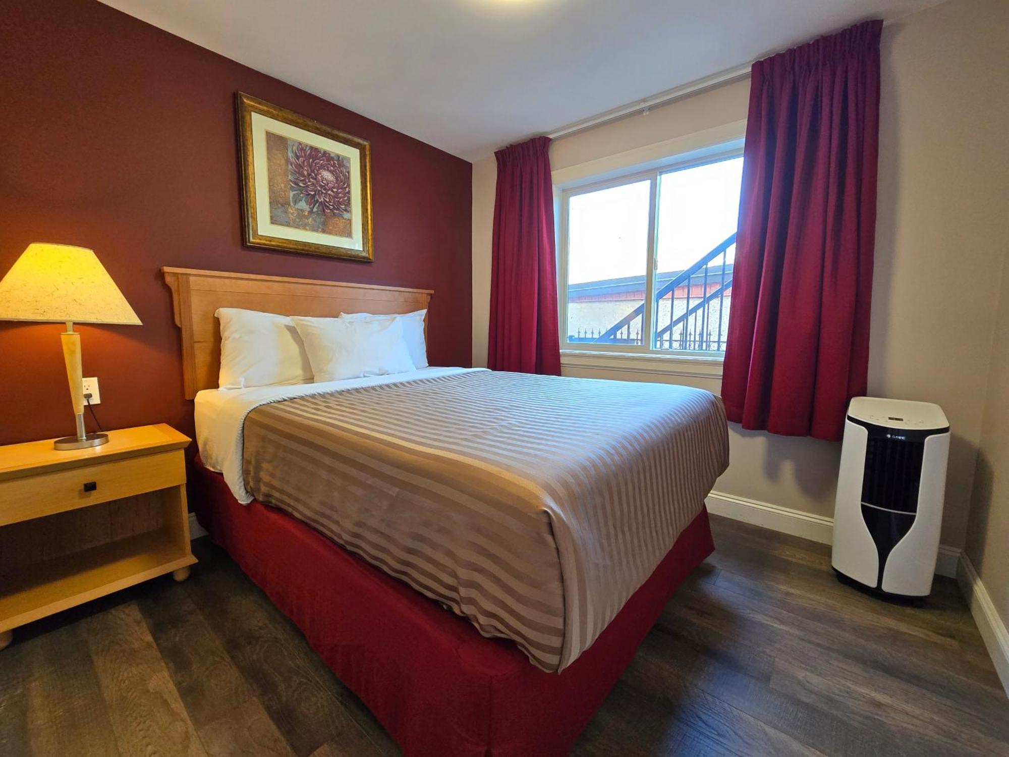 Sahara Courtyard Inn & Suites Osoyoos Εξωτερικό φωτογραφία